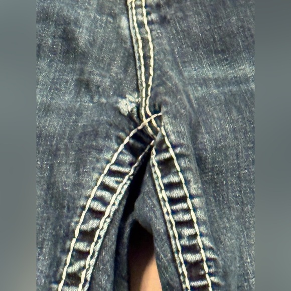 Blue Jeans size 11/12 small callout in pictures small tear - Picture 4 of 5